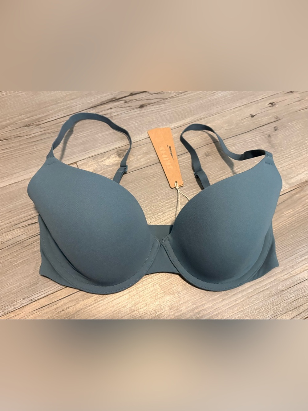SKIMS Kim Kardashian Fits Everybody Tshirt bra 32D new with tags